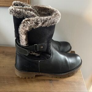 Woman Black and Brown Fur-Lined Boots.
